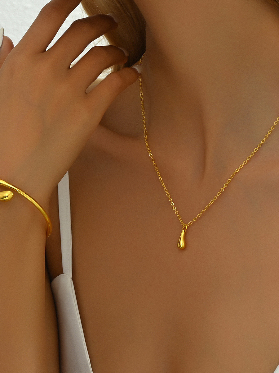 Teardrop-shaped necklace - Oh Rosewood